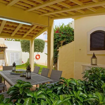 Sleeps 8 With Pool Air Con And Wifi *