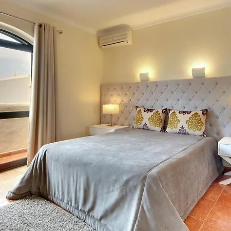Sleeps 8 With Pool Air Con And Wifi