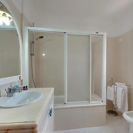 Sleeps 8 With Pool Air Con And Wifi *